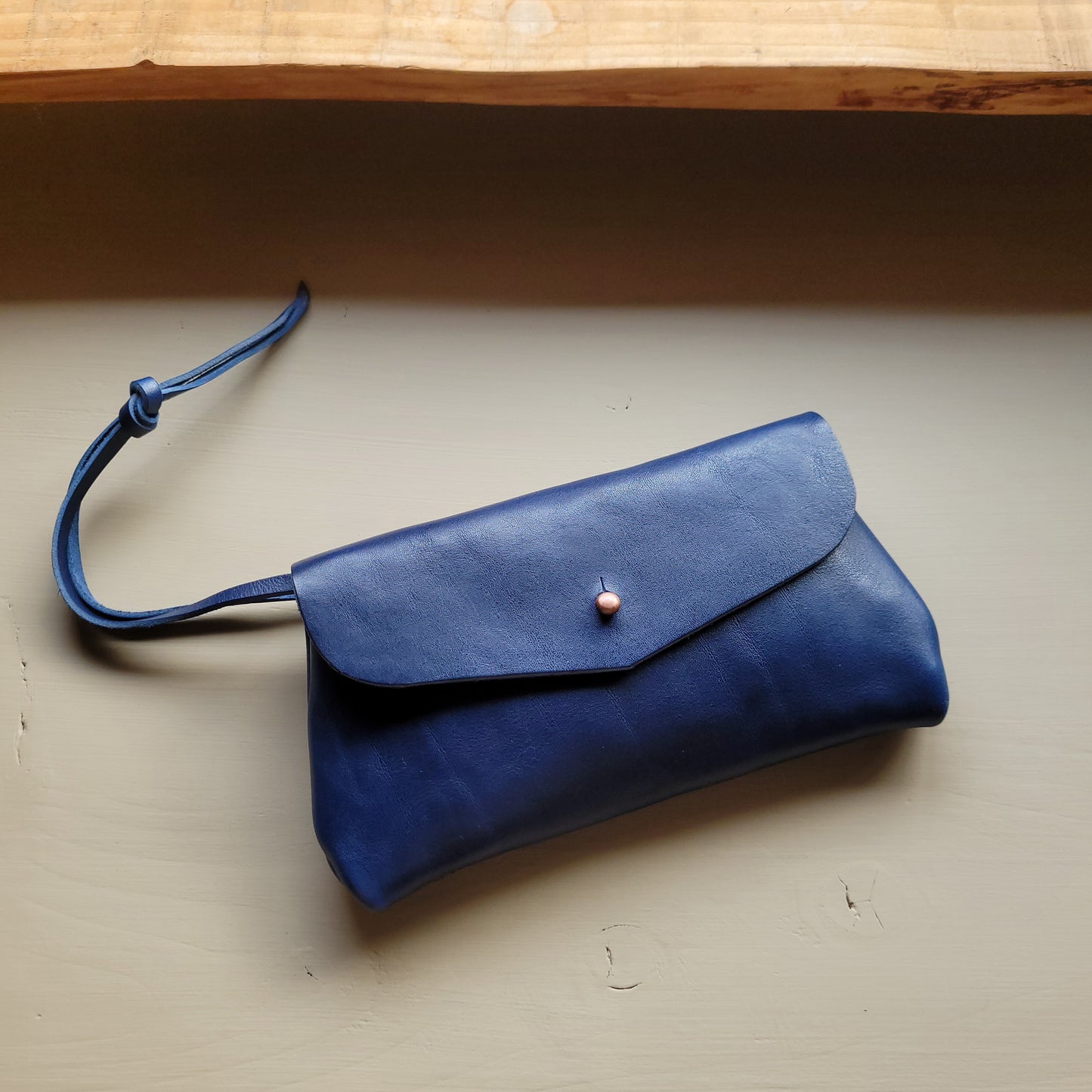 DIMPLE Clutch. View Stock.