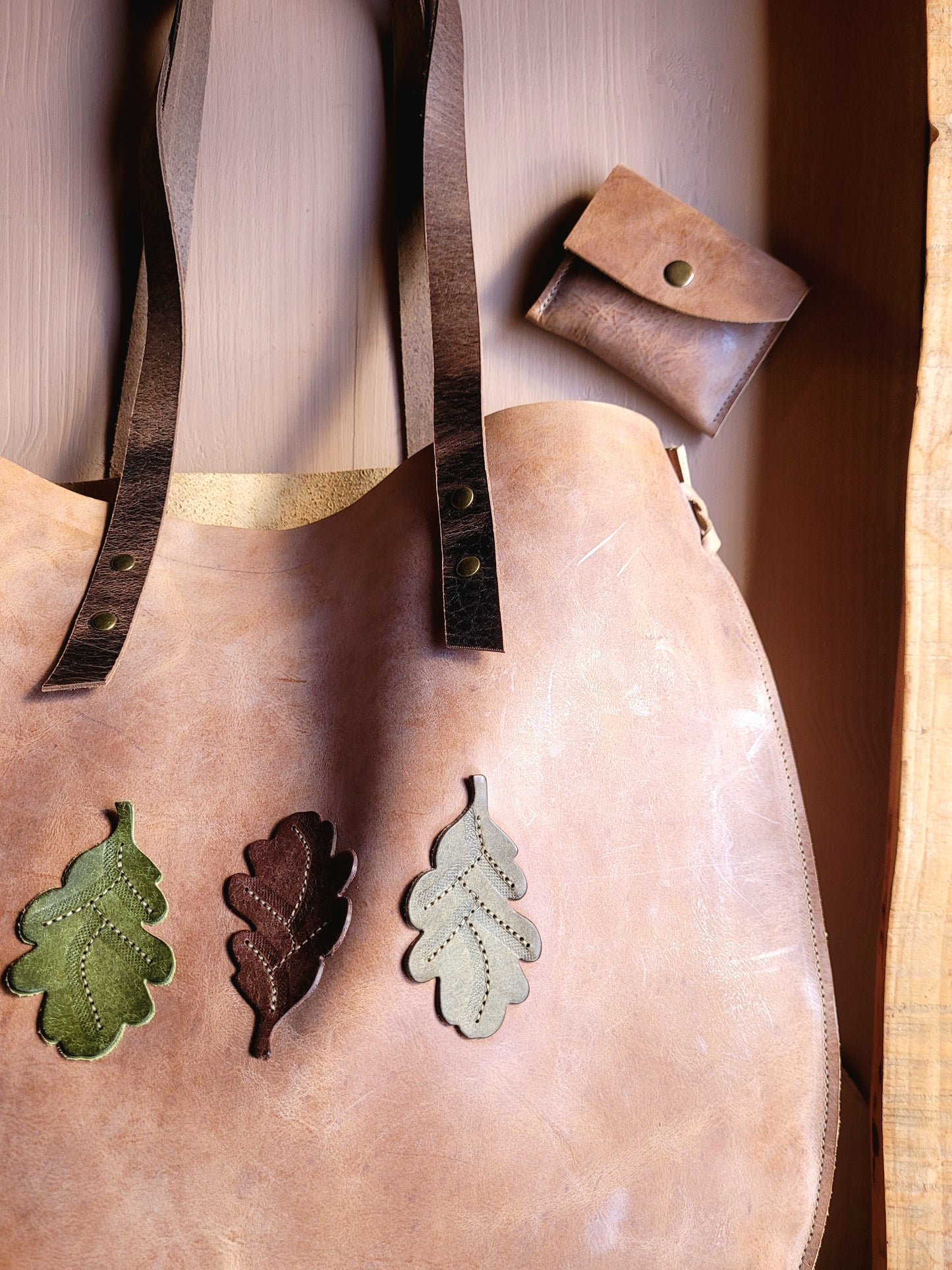 MAGGIE Bag. Light Oak. Oak Leaves. No.5176
